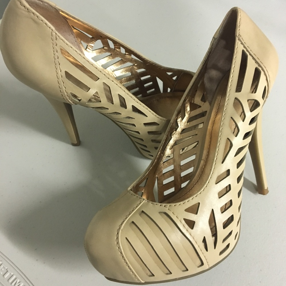 NEW BCBGeneration Elba Cut Out Heels 👠
